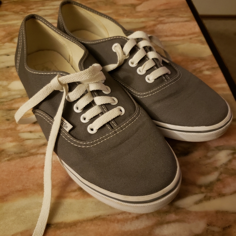 Van's shoes off the wall like brand new